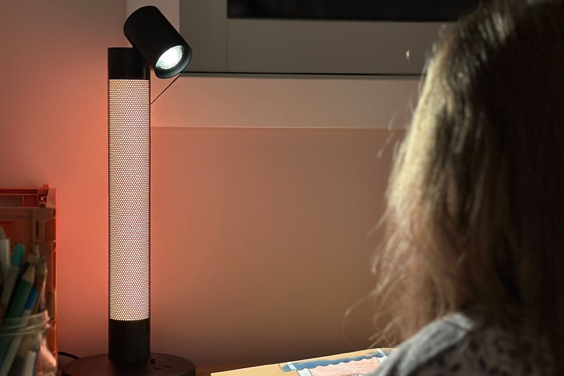 Fargerik bordlampe til barnerom